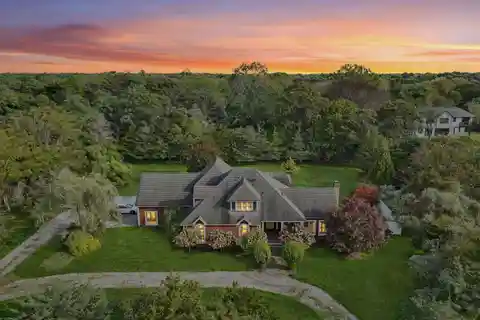 Captivating Post-Modern Residence