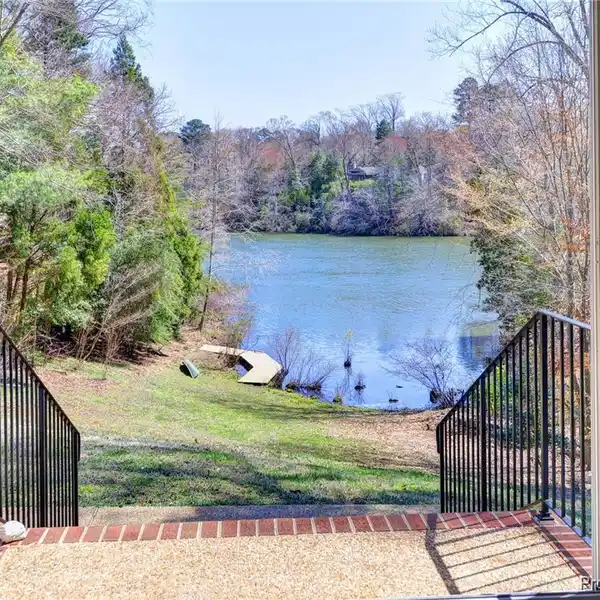 GORGEOUS NEW CUSTOM HOME IN BREEZE HILL