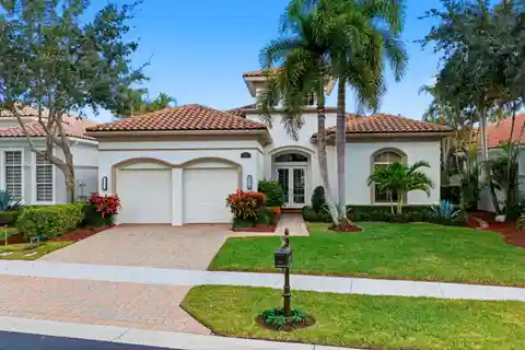 Refined Lakeside Oasis with Modern Designer Touches