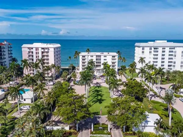 END UNIT WITH DIRECT GULF-FRONT VIEWS