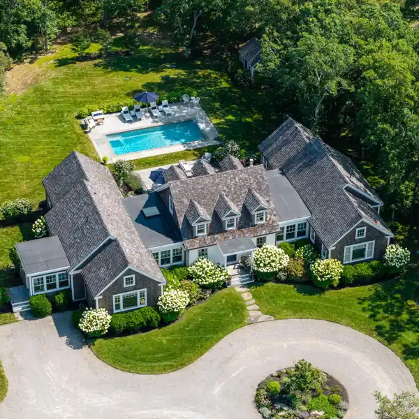 REFINED VINEYARD LIVING IN THE PRESERVE