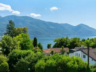 Stylish Lakeside Residence with Spa Amenities