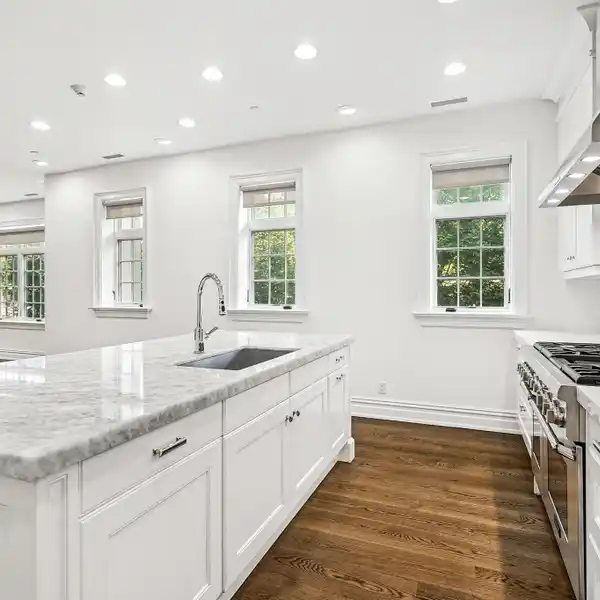 SPACIOUS LUXURY CONDO IN THE HEATHCOTE