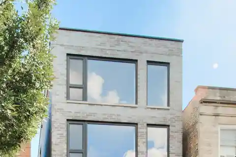 West Town Penthouse with Private Roof Deck