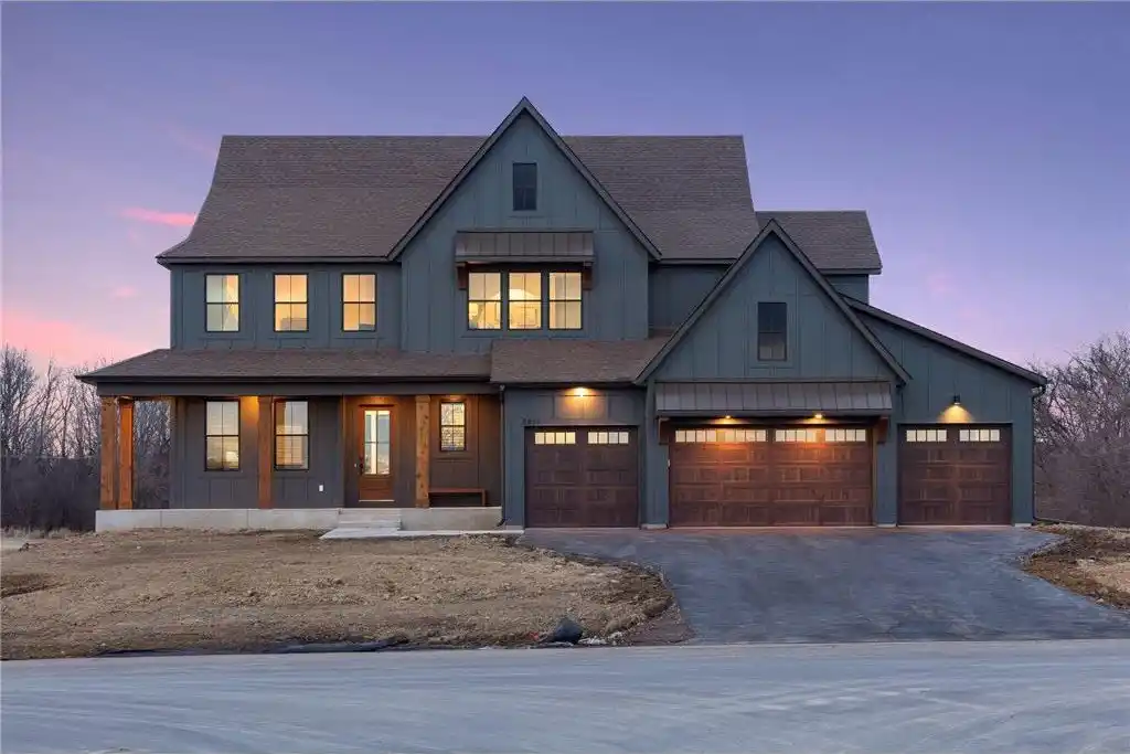 Gorgeous New Construction in Koch Farm Sanctuary