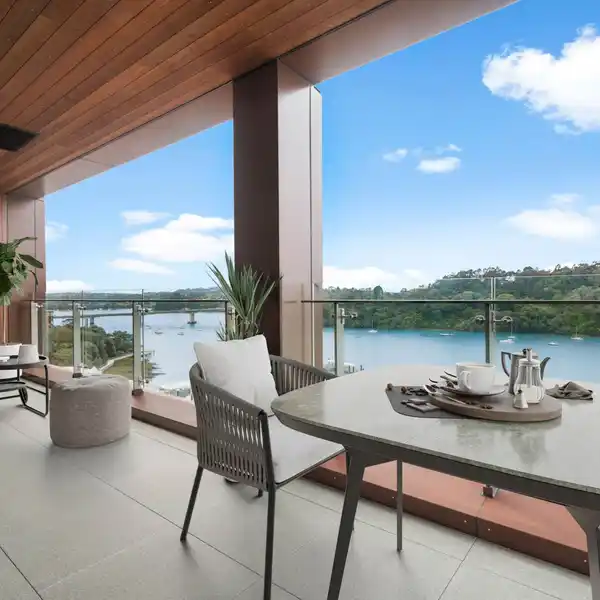 SPACIOUS APARTMENT AT CATALINA BAY