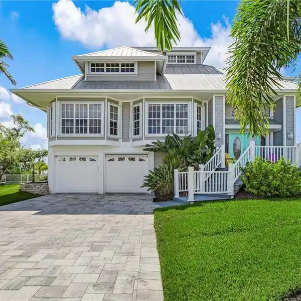 GETAWAY STILT HOME ON PINE ISLAND