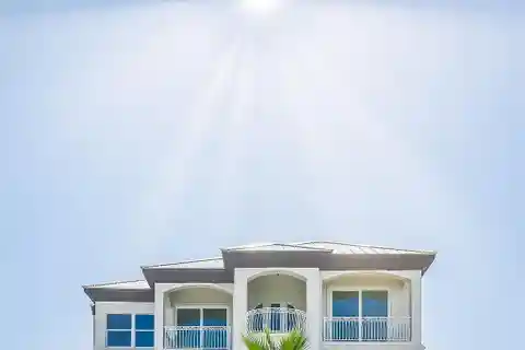 Newly Renovated Home in Deluna Point