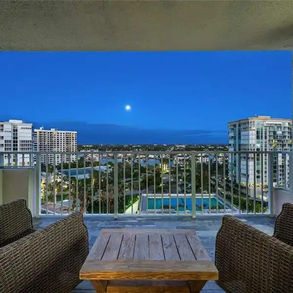 CORNER SKY ESTATE AT PARK PLAZA