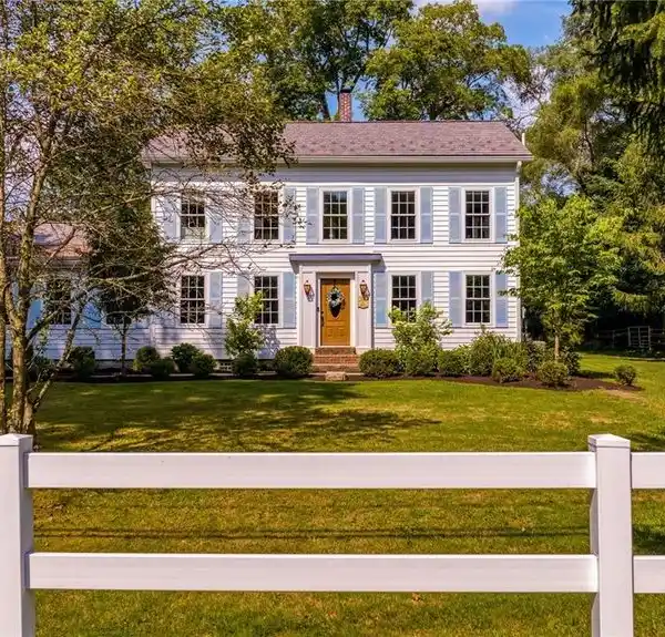 CHARMING AND LUXURIOUS COUNTRY ESTATE