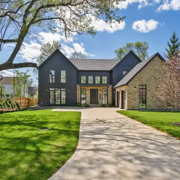 REMARKABLE NEW LUXURY RESIDENCE