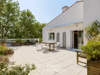 An Apartment with House-like Appearance