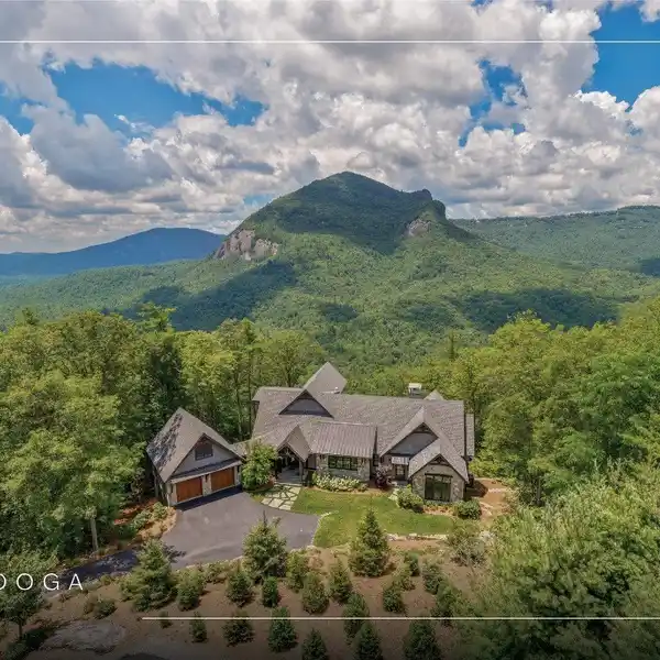 MOUNTAIN ELEGANCE WITH UNDERSTATED LUXURY