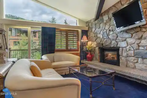 Top-Floor Condo in Manor Vail Lodge