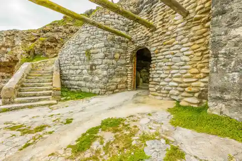 Oceanfront Land with Historic Caves and Spa Pools