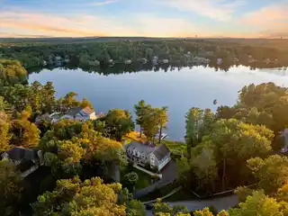 Spectacular Luxury Lakefront Home