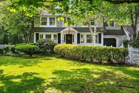Charming Gambrel in Osterville Village