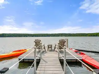 Lakefront Boater's Paradise