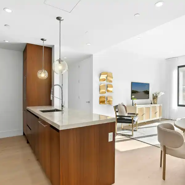 SOUTH-FACING MANHATTAN RESIDENCE WITH PRIVATE BALCONY VIEWS