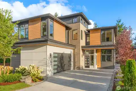 Light-Filled Luxury Home in Exclusive Trove