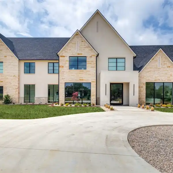 MAGNIFICENT BLEND OF LUXURY AND COMFORT