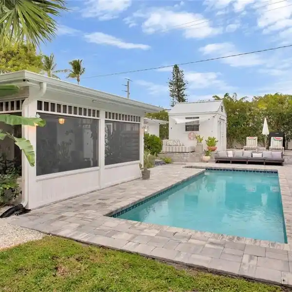 CLASSY BEACH COTTAGE UPDATED WITH HIGH END EVERYTHING