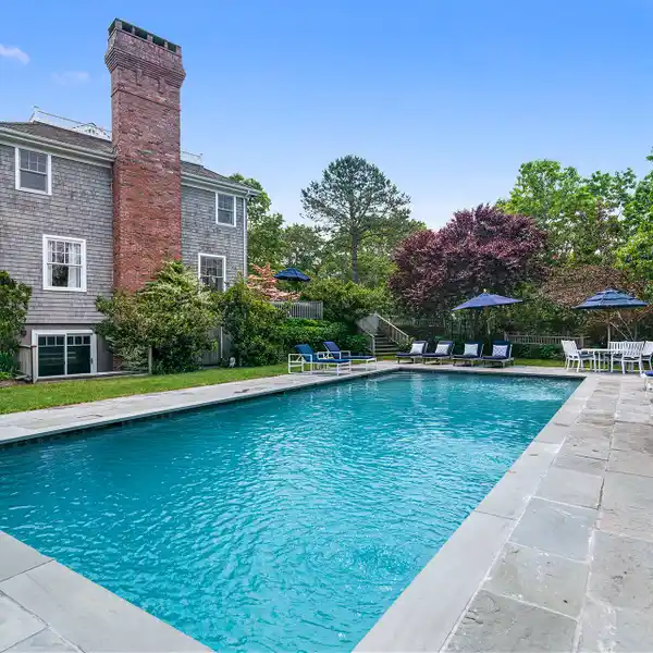 PRIVATE AND SPACIOUS FAMILY HOME IN WATER MILL