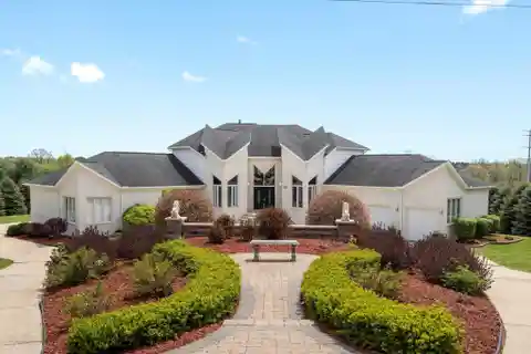 Contemporary Estate on Three-plus Private Acres