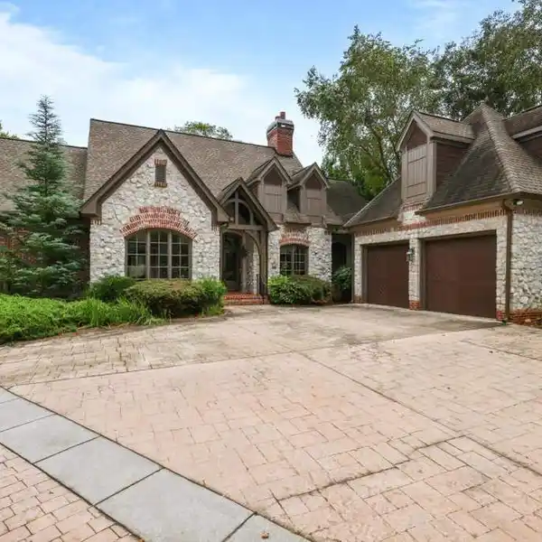 GORGEOUS EUROPEAN STYLED RANCH