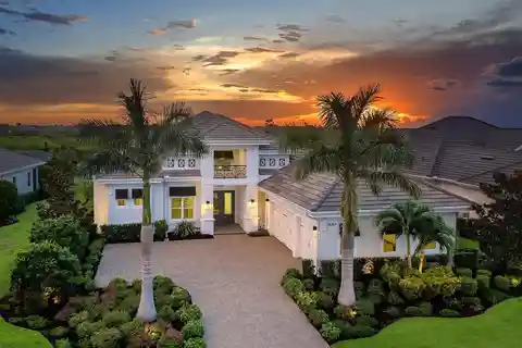 Prestigious Living in the Lake Club of Lakewood Ranch