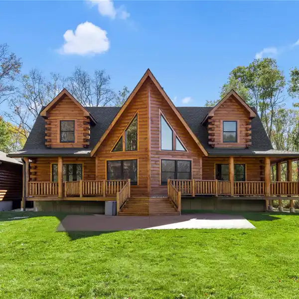 RUSTIC RETREAT WITH EXPANSIVE FOREST VIEWS