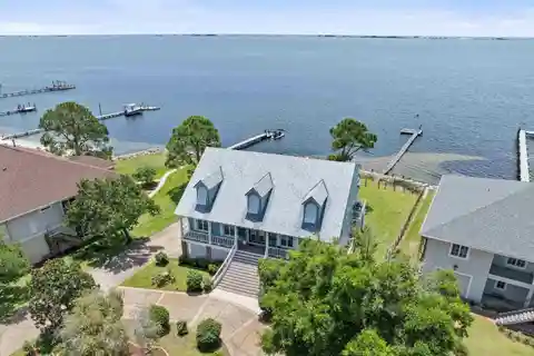 Exceptional Soundside East Retreat