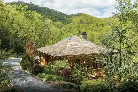 Unique Japanese-Style Mountain Getaway