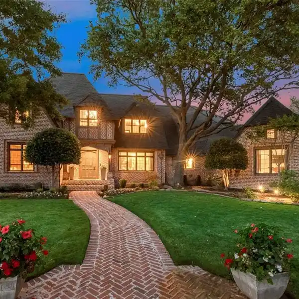 ELEGANT FRENCH COUNTRY ESTATE WITH GUEST HOUSE