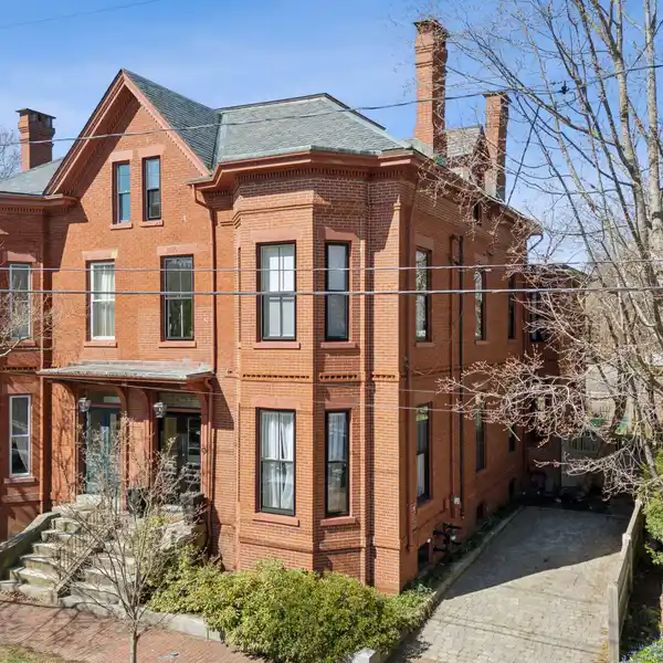 BEAUTIFULLY RESTORED HISTORIC TOWNHOUSE