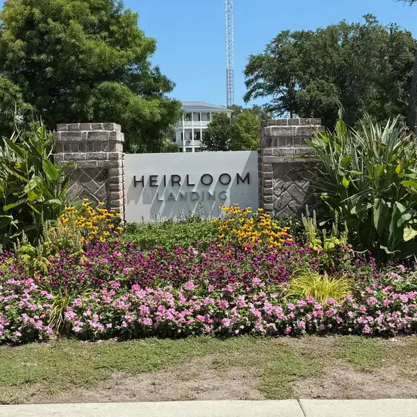 EXQUISITE BRAND NEW HOME IN HEIRLOOM LANDING