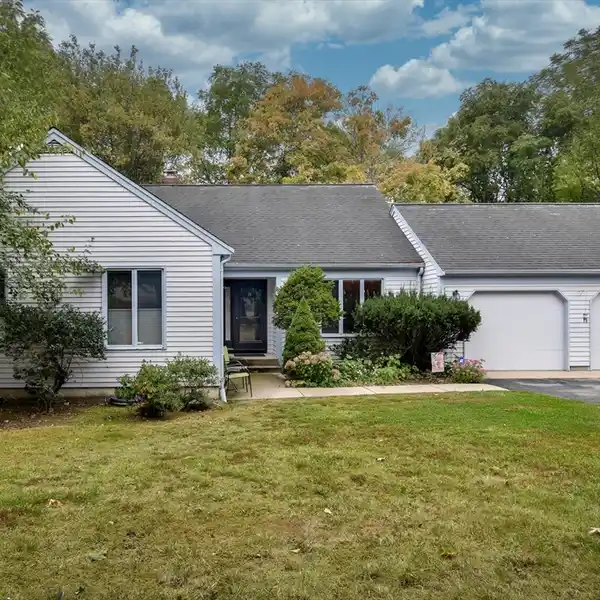 BEAUTIFUL CONTEMPORARY RANCH IN A QUIET NEIGHBORHOOD