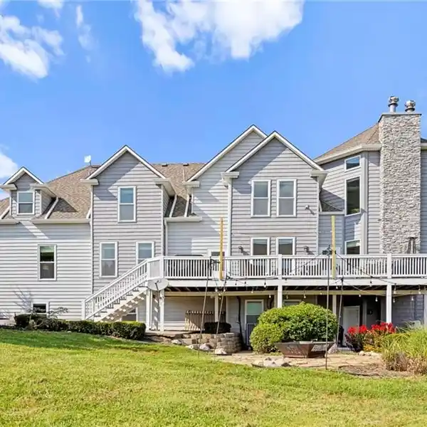 SPECTACULAR ARCHITECTURALLY CUSTOM-DESIGNED HOME