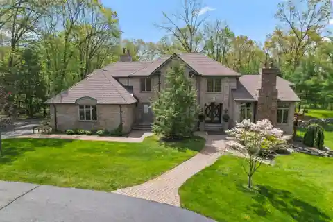 Architectural Masterpiece on a Serene Cul-de-sac