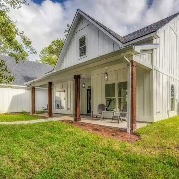 BRAND-NEW CRAFTSMAN-STYLE HOME ON A SERENE PENINSULA
