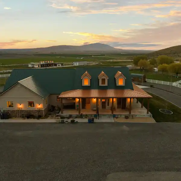 SPACIOUS ACREAGE RETREAT WITH STUNNING MOUNTAIN VIEWS