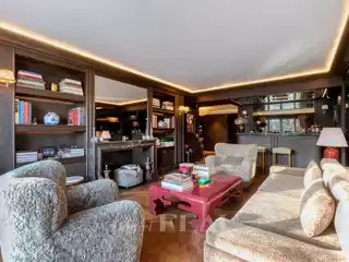 Renovated Apartment in the Golden Triangle