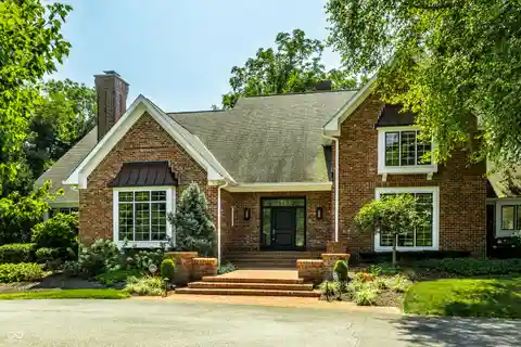 Distinguished Residence in Peaceful Laurelwood