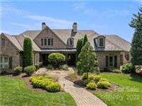 LUXURY TOWNHOME IN THE CLIFFS AT WALNUT COVE