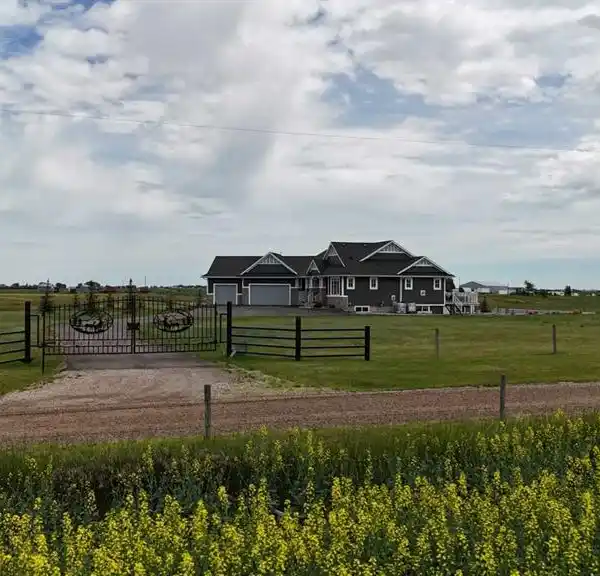 STUNNING EXECUTIVE COUNTRY HOME WITH LUXURY FEATURES THROUGHOUT