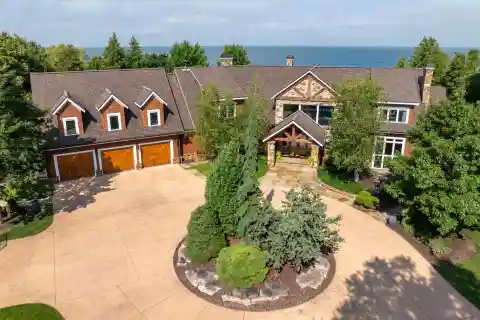 The Lakehouse - Private Waterfront Estate