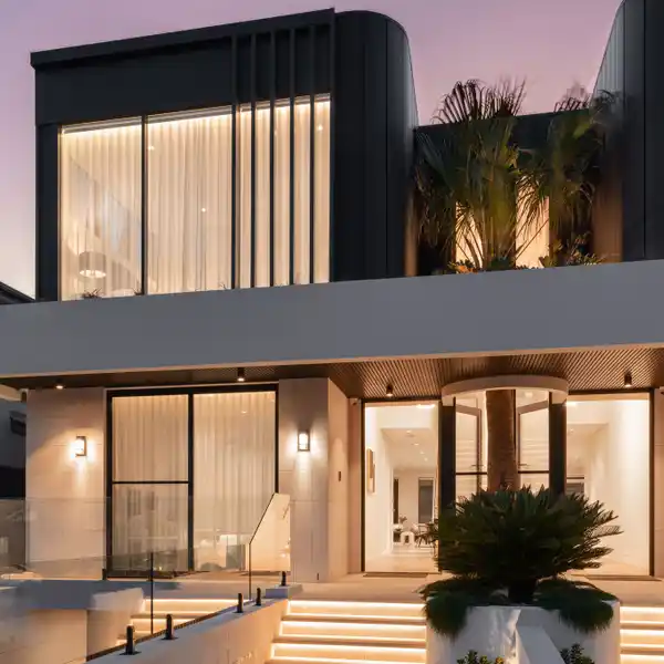 IMPRESSIVE BLEND OF LUXURY FINISHES AND INNOVATIVE DESIGN