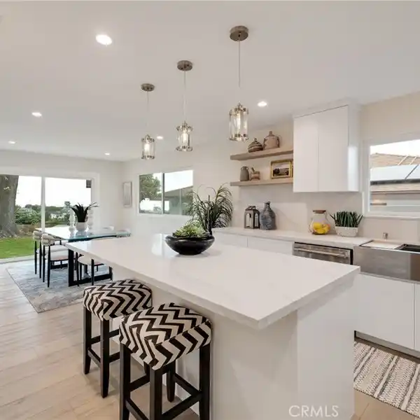 TURNKEY HOME WITH MILLION-DOLLAR HARBOR VIEWS