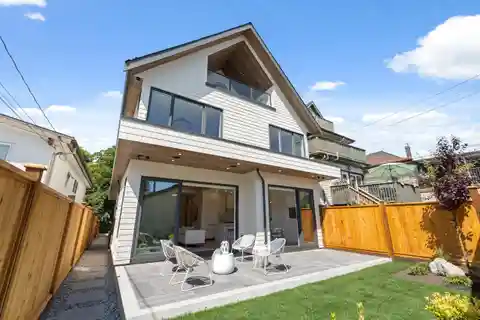 Stylish Duplex in Mount Pleasant