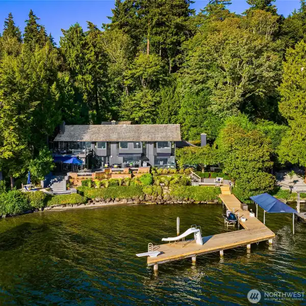 CRUISE HOME TO A SPECTACULAR LEGACY RESIDENCE